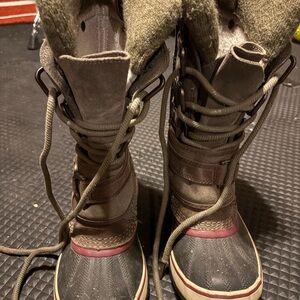 Sorel Women's Brown and Black Winter Boots